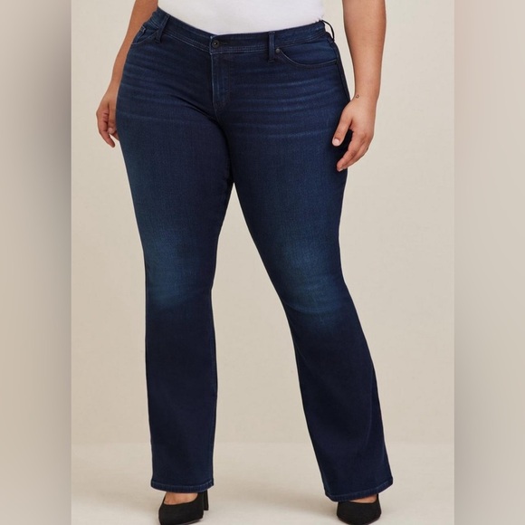 Torrid Relaxed Boot Cut Dark Blue Denim Jeans Women’s size 18 R - Picture 1 of 7